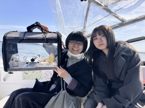 桜インコのピーちゃんが浜名湖クルージングに行きました。クッチェッタは鳥さんも一緒に泊まれる宿です